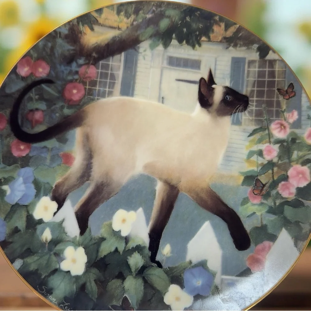 American Artists Colorful Floral Siamese Cat Butterfly Collector Ceramic Plate - Picture 4 of 4